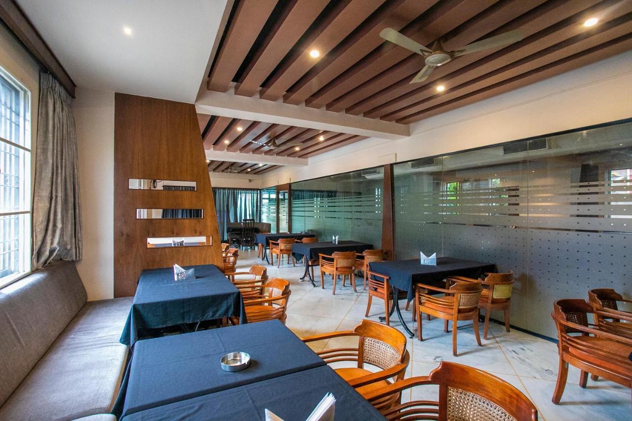 Oyo 18762 Vaishnavi Residency Hotel Bangalore Exterior photo